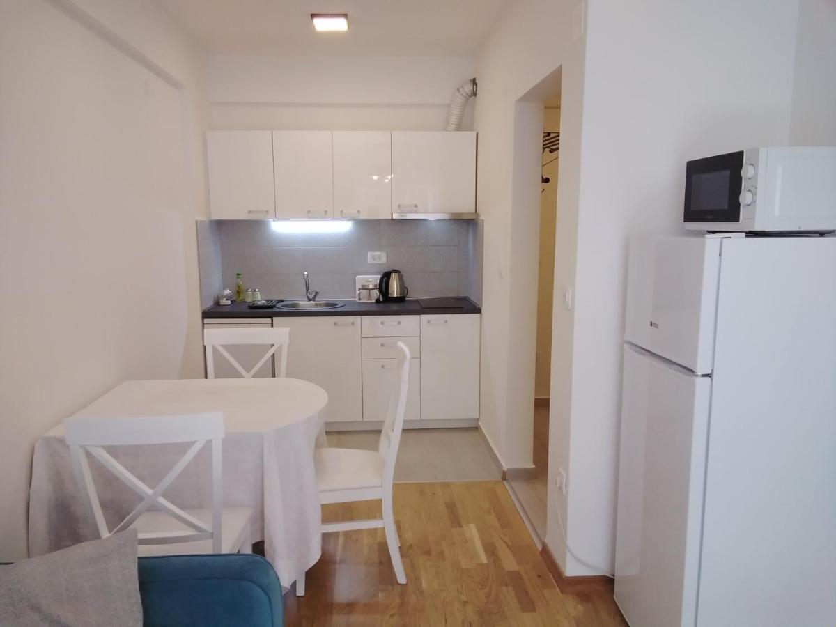 Apartment Yeshill Homes *